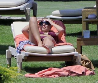 Louise Redknapp feet photo thumbnail