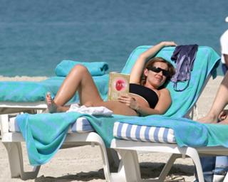 Louise Redknapp feet photo thumbnail