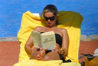 Louise Redknapp feet photo thumbnail