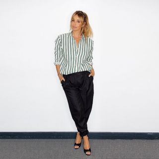 Louise Redknapp feet photo thumbnail