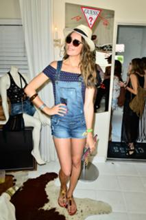 Louise Roe feet photo thumbnail