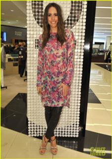 Louise Roe feet photo thumbnail