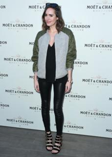 Louise Roe feet photo thumbnail