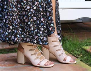 Louise Roe feet photo thumbnail