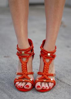 Louise Roe feet photo thumbnail