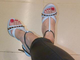 Louise Roe feet photo thumbnail