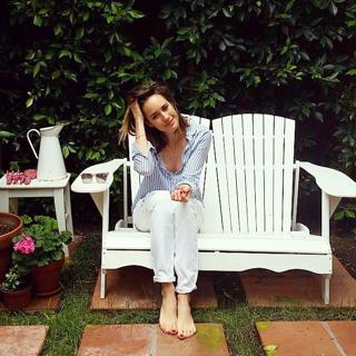 Louise Roe feet photo thumbnail