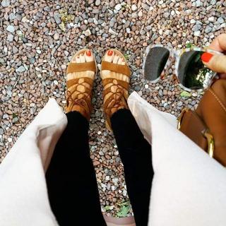 Louise Roe feet photo thumbnail