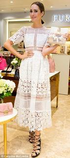 Louise Roe feet photo thumbnail