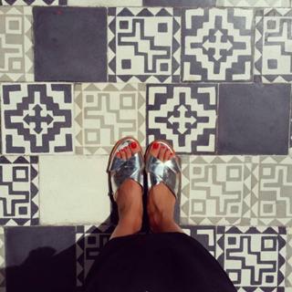 Louise Roe feet photo thumbnail