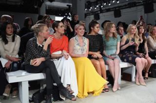 Louise Roe feet photo thumbnail