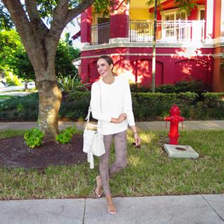 Louise Roe feet photo thumbnail