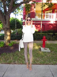 Louise Roe feet photo thumbnail