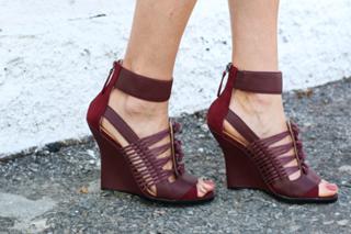 Louise Roe feet photo thumbnail