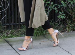 Louise Roe feet photo thumbnail