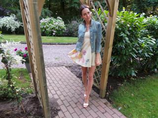 Louise Roe feet photo thumbnail