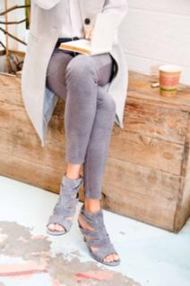 Louise Roe feet photo thumbnail