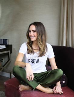Louise Roe feet photo thumbnail