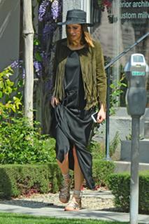 Louise Roe feet photo thumbnail