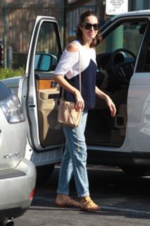 Louise Roe feet photo thumbnail