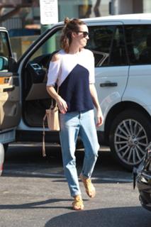 Louise Roe feet photo thumbnail