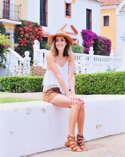 Louise Roe feet photo thumbnail