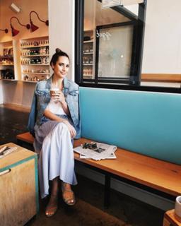 Louise Roe feet photo thumbnail