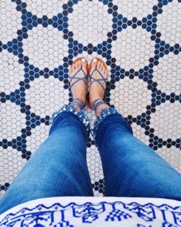 Louise Roe feet photo thumbnail