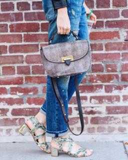 Louise Roe feet photo thumbnail