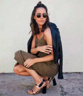 Louise Roe feet photo thumbnail