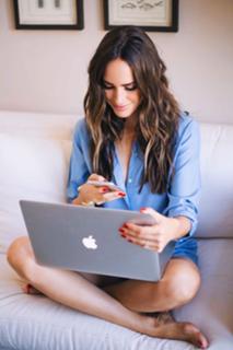 Louise Roe feet photo thumbnail