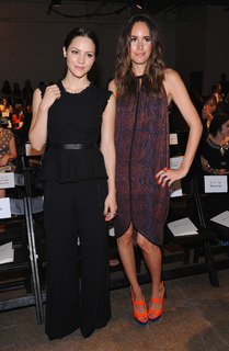 Louise Roe feet photo thumbnail