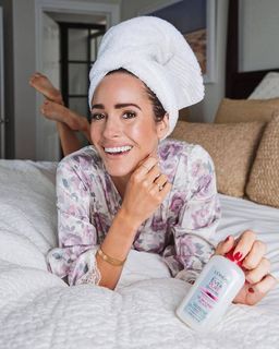 Louise Roe feet photo thumbnail