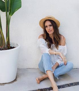 Louise Roe feet photo thumbnail