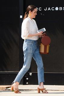 Louise Roe feet photo thumbnail