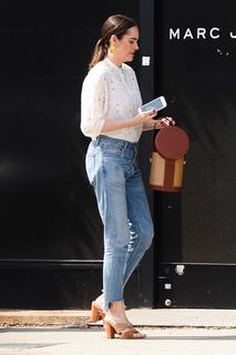 Louise Roe feet photo thumbnail