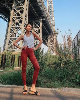 Louise Roe feet photo thumbnail