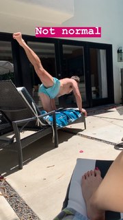 Louise Roe feet photo thumbnail