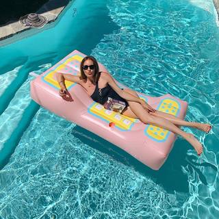 Louise Roe feet photo thumbnail