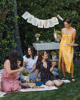 Louise Roe feet photo thumbnail