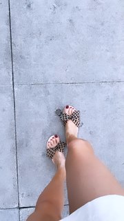 Louise Roe feet photo thumbnail