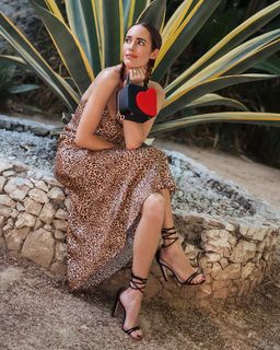 Louise Roe feet photo thumbnail