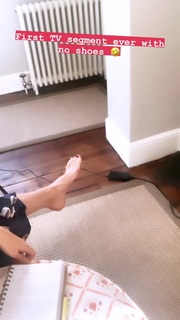 Louise Roe feet photo thumbnail