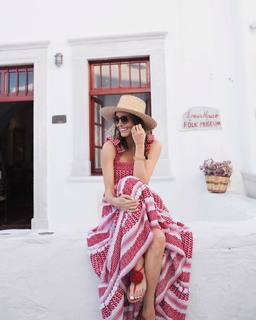 Louise Roe feet photo thumbnail