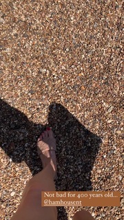 Louise Roe feet photo thumbnail