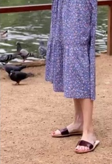 Louise Roe feet photo thumbnail