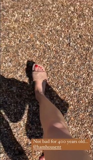 Louise Roe feet photo thumbnail
