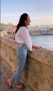 Louise Roe feet photo thumbnail