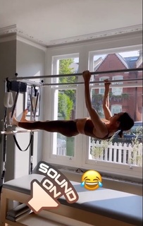 Louise Roe feet photo thumbnail