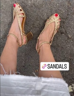 Louise Roe feet photo thumbnail